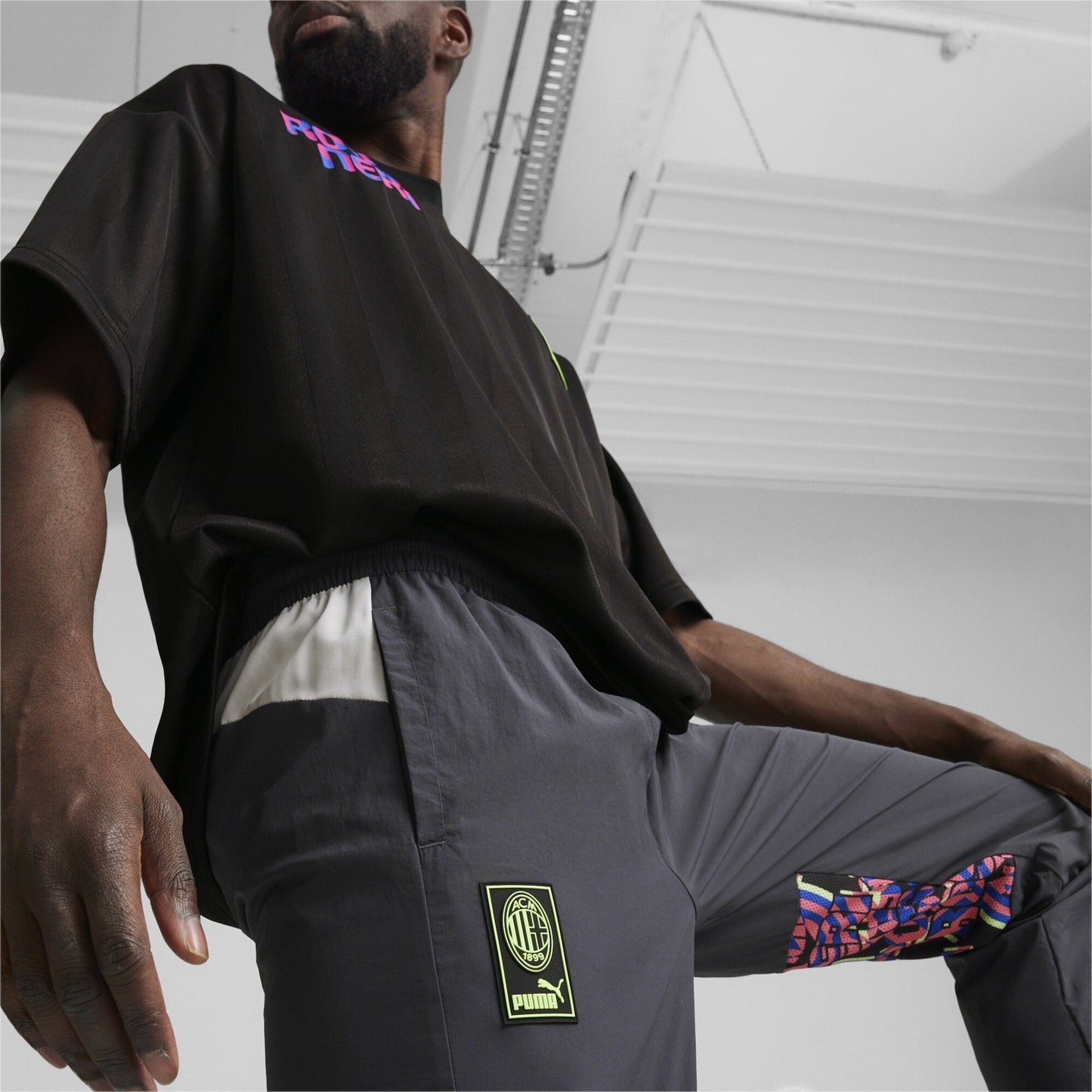 Puma Pantaloni Tuta Woven FtblNrgy AC Milan in tessuto 2023/2024